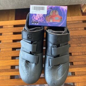 Bontrager Vostra Women's Cycling Shoes Sz US 9.5 EU 41 Gray Black and new cleats